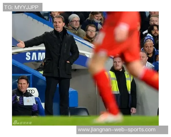 罗杰斯质疑VAR决策为何不让主裁判亲自查看误判情况