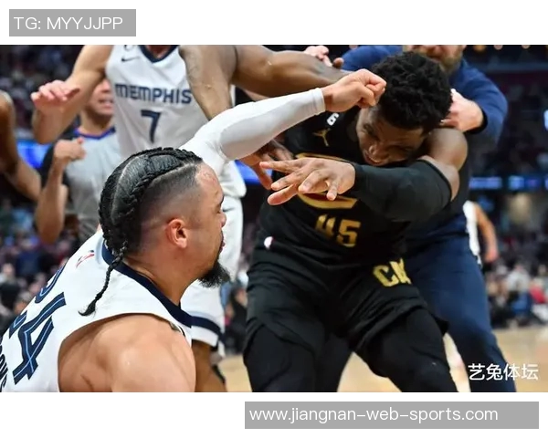 詹姆斯谈与狄龙的竞争关系强调成年人的体育精神与友谊